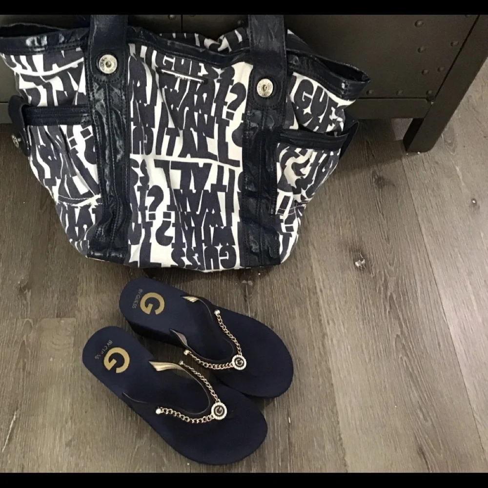 Guess Signature Canvas Tote Large